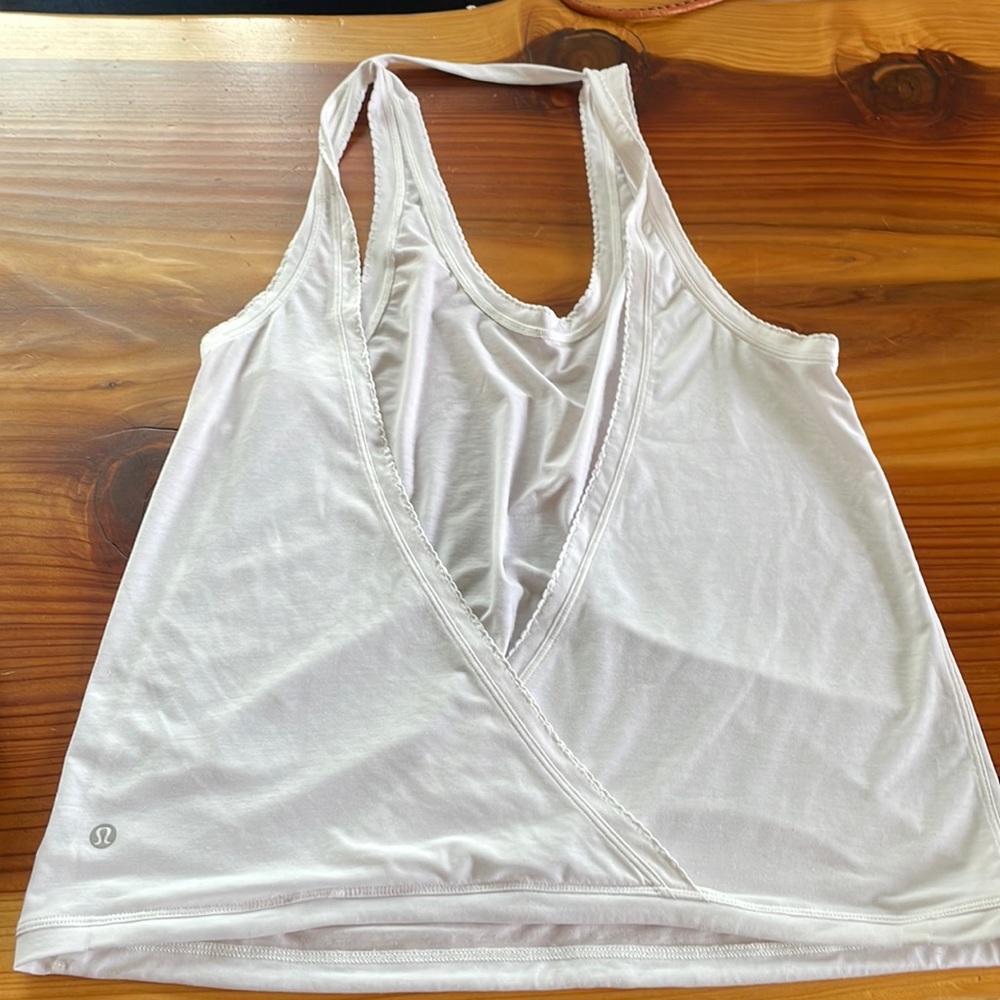 Lululemon tank- no tag but prob sz 6-8